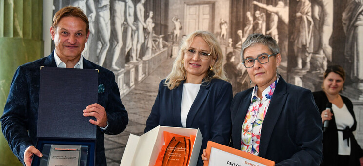 Na pierwszym planie od lewej: prof.  J. Męcina, dr inż. M. Walczak, prof. M. Mrówczyńska,