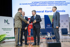 Od lewej: Gen. K. Molenda, prof. J. Sęp, prof. P. Koszelnik, dr hab. M. Ruszel, prof. PRz,